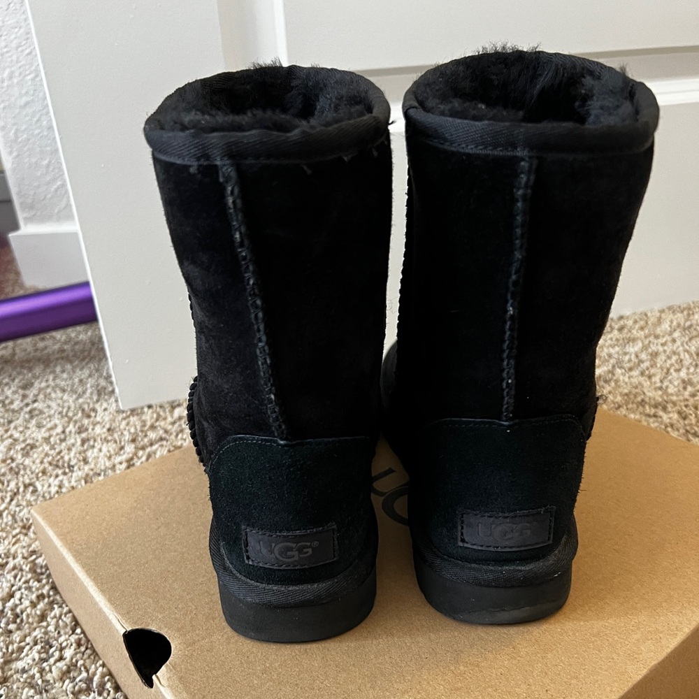 UGG Classic Short II Shearling Boots, Women's Size 8 - Picture 3 of 9